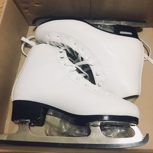 BLADERUNNER Ice Skates